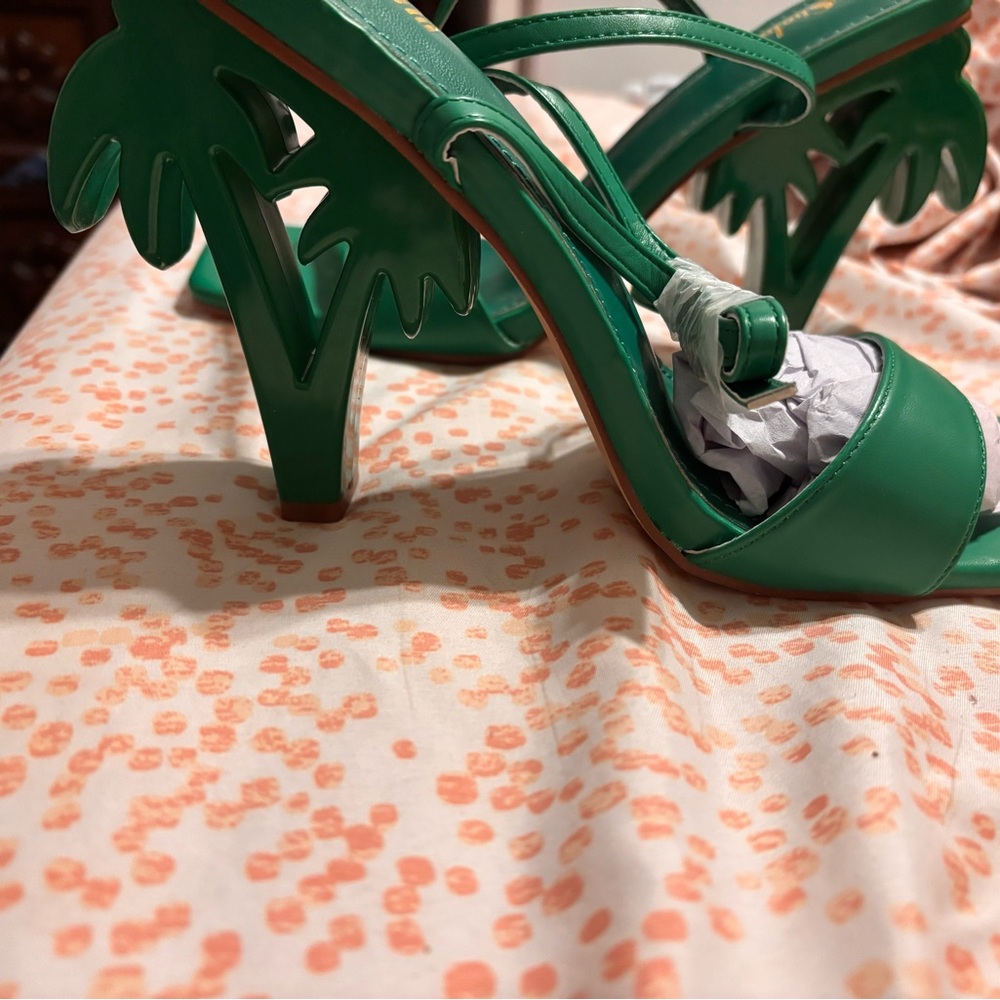 Vibrant Green Strappy Heeled Shoes that have palm trees for the heel. Stunning! - Picture 6 of 6